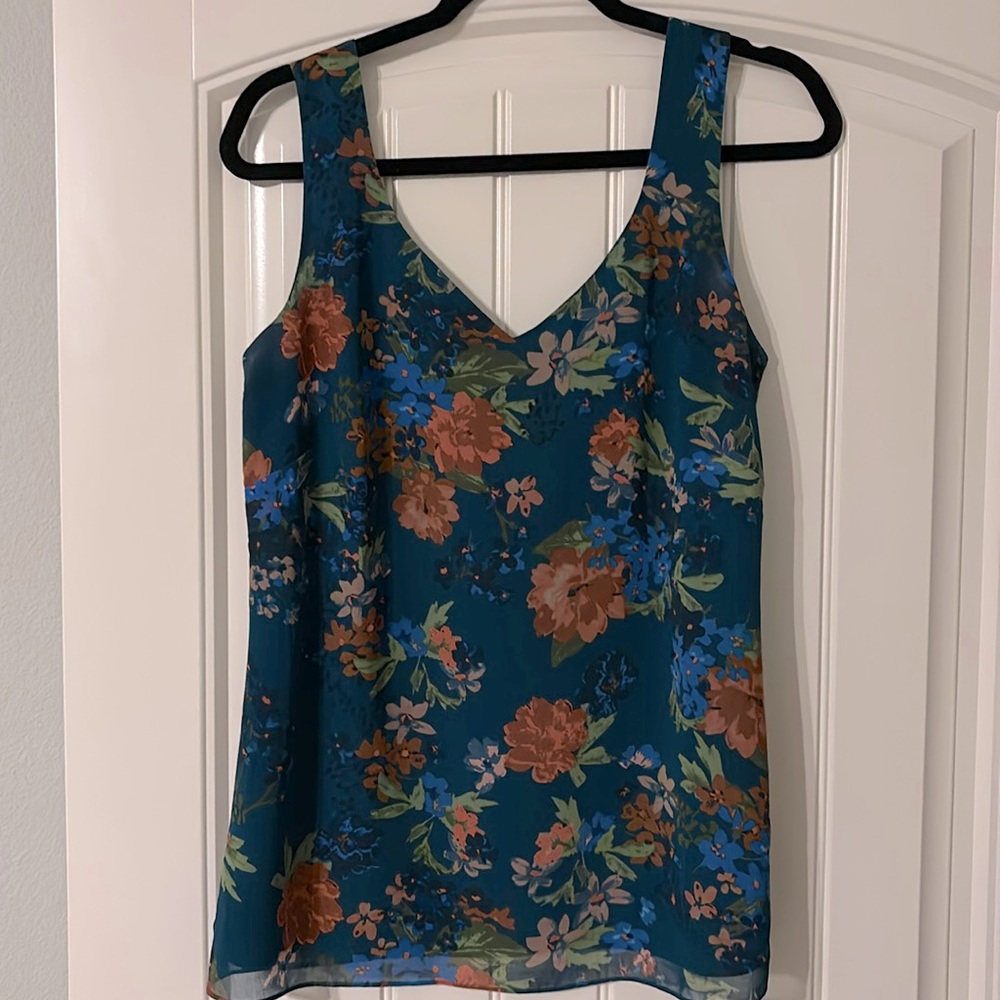 Cabi Small V neck blouse